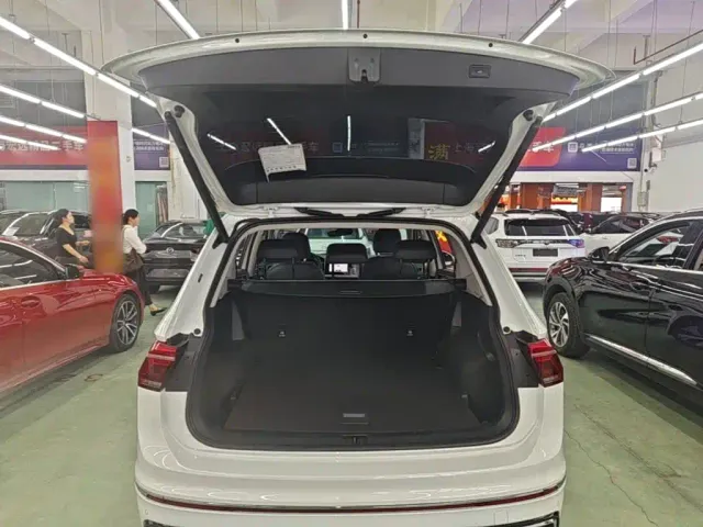 Volkswagen Tiguan L — Фото автомобиля 18