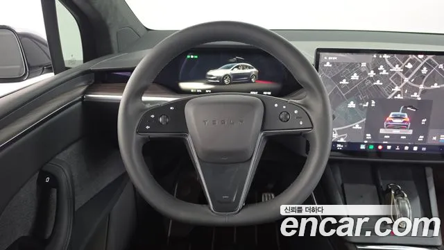Tesla Model X — Фото автомобиля 13
