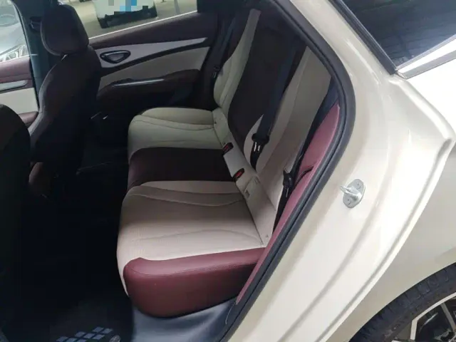 BYD Seal 07 DM-i — Фото автомобиля 16
