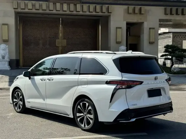 Toyota Granvia 2022 2.5L Hybrid Noble Edition — Фото автомобиля 19