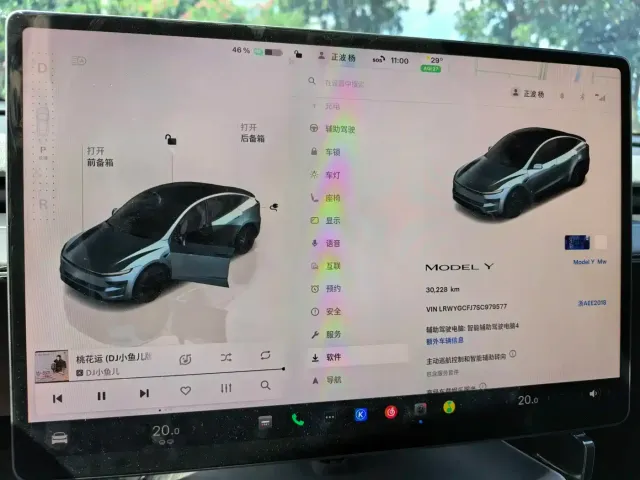 Tesla Model Y — Фото автомобиля 11
