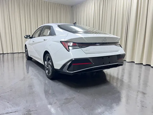 Hyundai Elantra — Фото автомобиля 5
