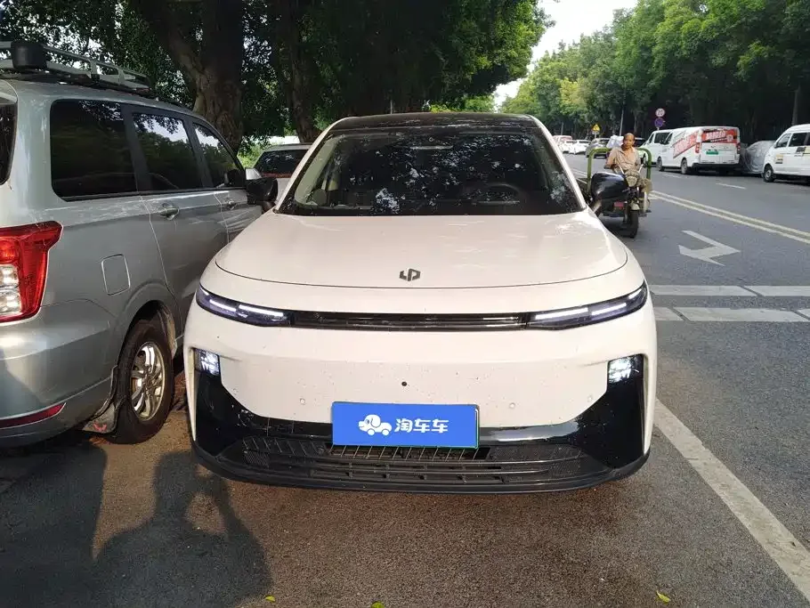 Leapmotor Leapmotor B10 2025 510 Joy Edition — Фото автомобиля 2