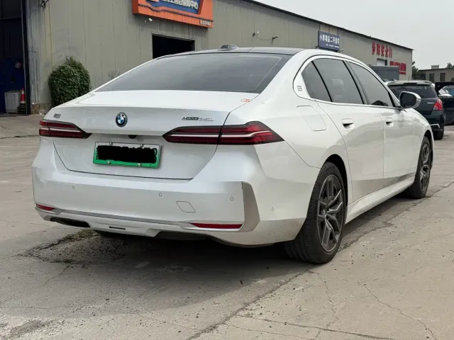 BMW i5 — Фото автомобиля 3