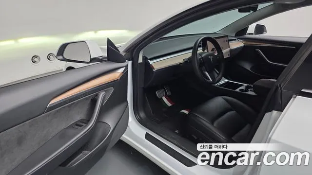 Tesla Model 3 — Фото автомобиля 15