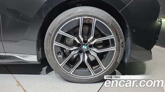BMW i7 G70 — Фото автомобиля 6