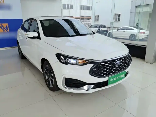 Ford Escort — Фото автомобиля 3