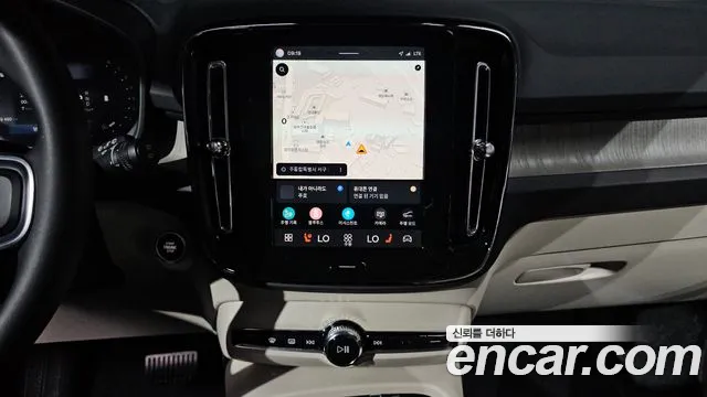 Вольво XC40 B4 Ultimate Bright — Фото автомобиля 12