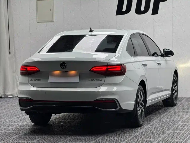 Volkswagen Lavida — Фото автомобиля 9