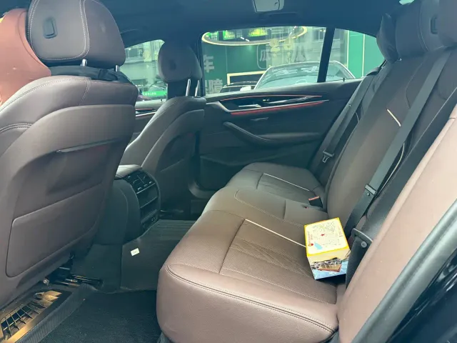 BMW 5 Series — Фото автомобиля 6