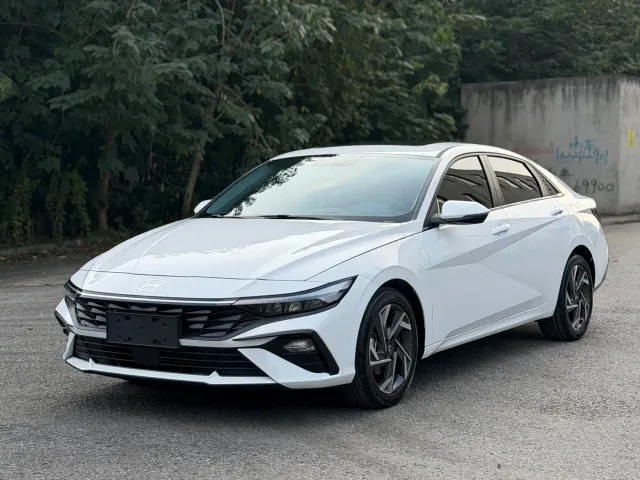 Фотография автомобиля — Hyundai Elantra
