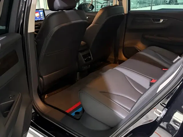 Hongqi E-QM5 — Фото автомобиля 9