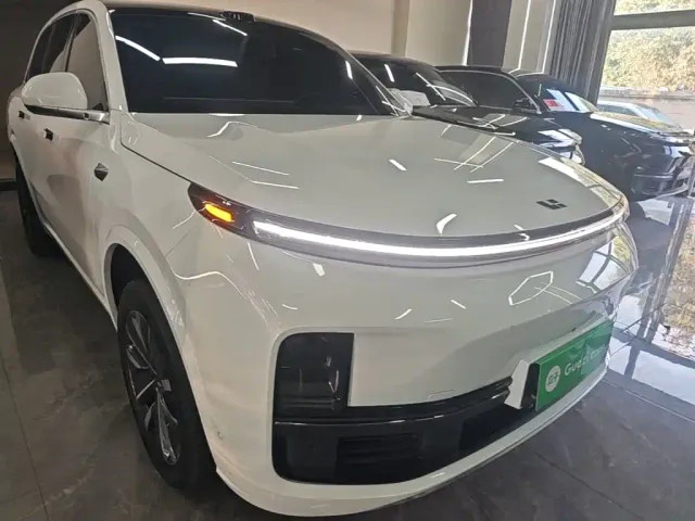 Li Auto L8 — Фото автомобиля 3