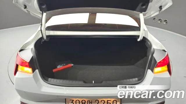 Hyundai AVANTE Avante (CN7) — Фото автомобиля 20