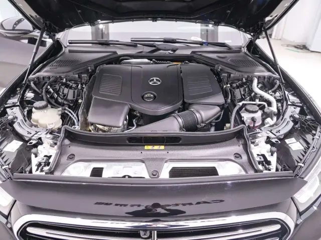 Mercedes-Benz E-Class — Фото автомобиля 26