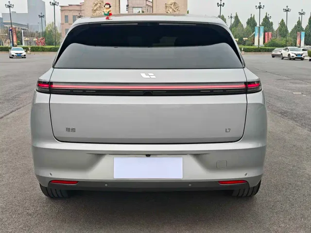 Li Auto L7 — Фото автомобиля 7