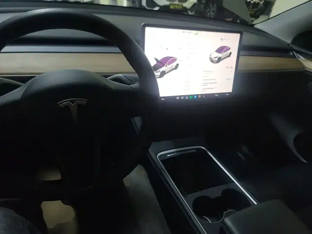 Tesla Model Y — Фото автомобиля 9