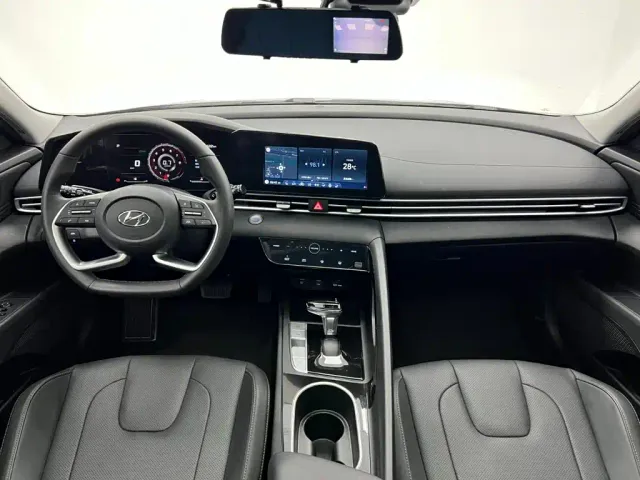 Hyundai Elantra — Фото автомобиля 22