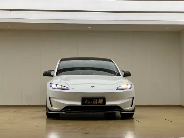 Tesla Model 3 — Фото автомобиля 2