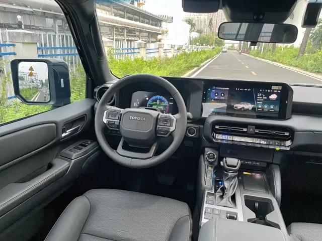 Toyota Prado — Фото автомобиля 14