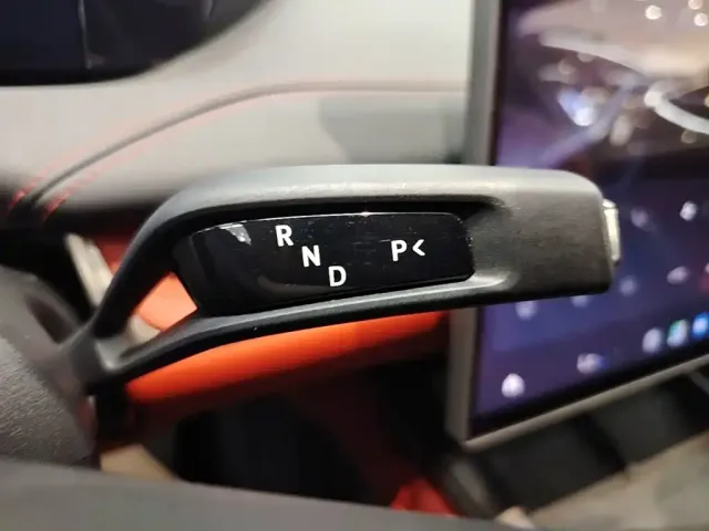 Xiaomi SU7 — Фото автомобиля 13