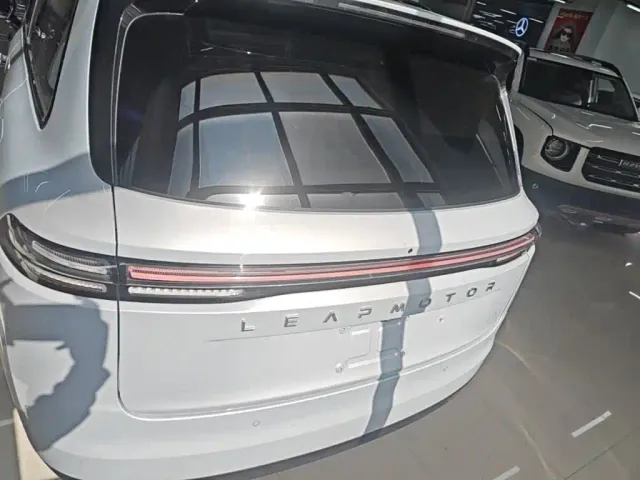 Leapmotor C16 — Фото автомобиля 5