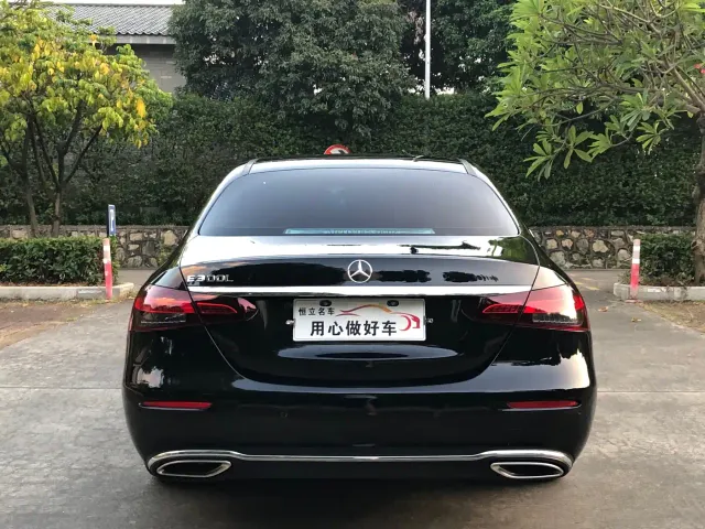 Mercedes-Benz E-Class — Фото автомобиля 5