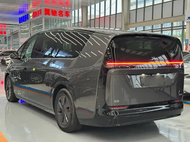 Li Auto MEGA — Фото автомобиля 5