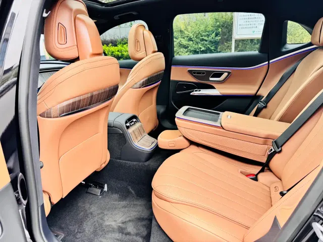 Mercedes-Benz E-Class — Фото автомобиля 8