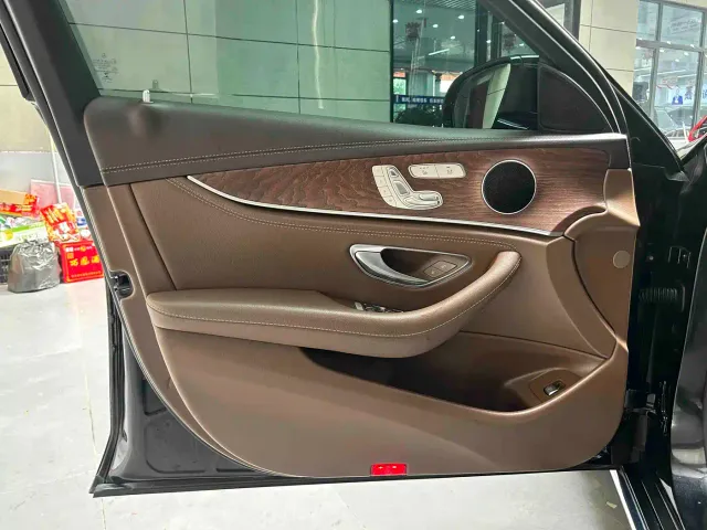 Mercedes-Benz E-Class — Фото автомобиля 18
