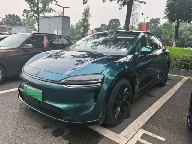 Фотография автомобиля — Luxeed R7