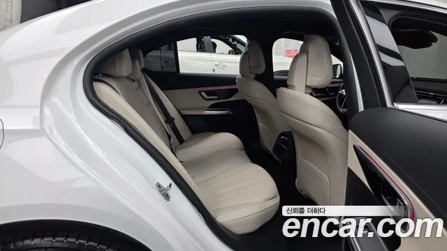 Mercedes-Benz E-Class — Фото автомобиля 10