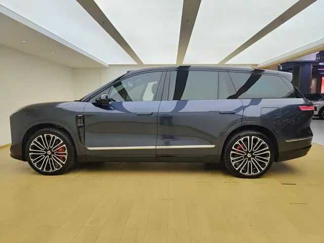 Nio ES8 — Фото автомобиля 22