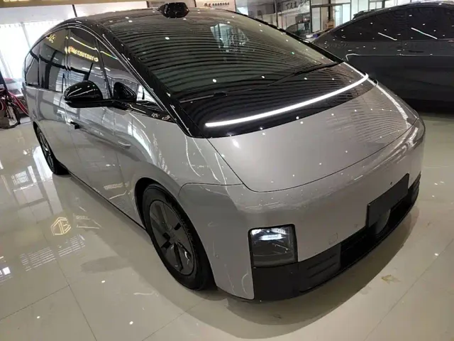 Li Auto MEGA — Фото автомобиля 3