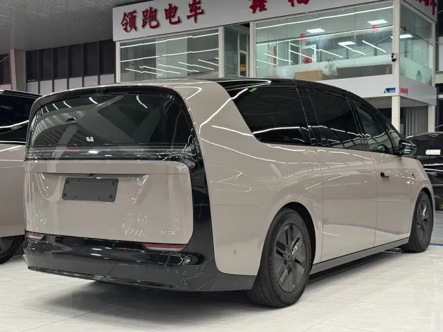 Li Auto MEGA — Фото автомобиля 5