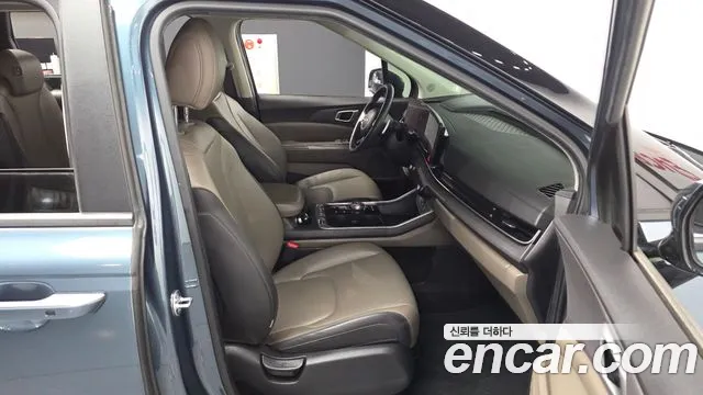Kia Carnival Generation 4 — Фото автомобиля 11