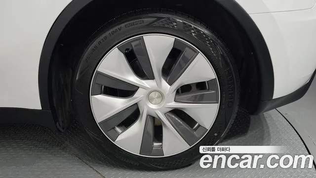 Tesla Model Y — Фото автомобиля 20