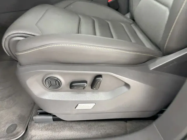 Volkswagen Touareg — Фото автомобиля 13