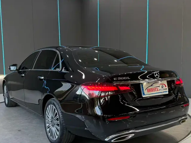 Mercedes-Benz E-Class — Фото автомобиля 8