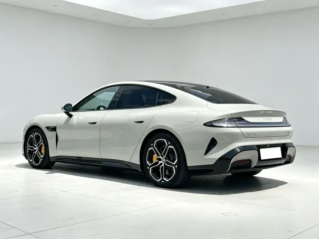 Xiaomi SU7 — Фото автомобиля 10