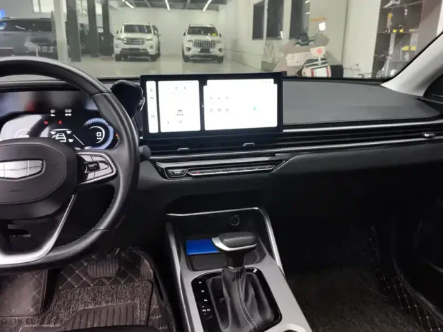 Geely Emgrand — Фото автомобиля 13
