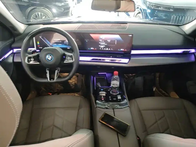 BMW i5 — Фото автомобиля 9