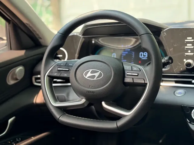 Hyundai Elantra — Фото автомобиля 12