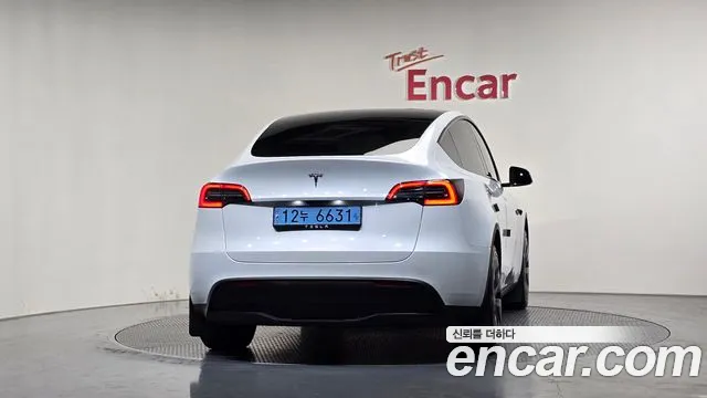 Tesla Model Y — Фото автомобиля 4