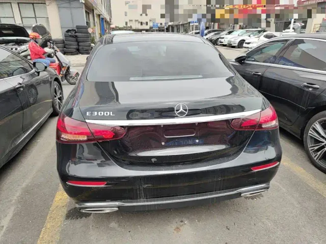 Mercedes-Benz E-Class — Фото автомобиля 5