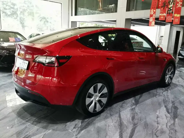 Tesla Model Y — Фото автомобиля 25