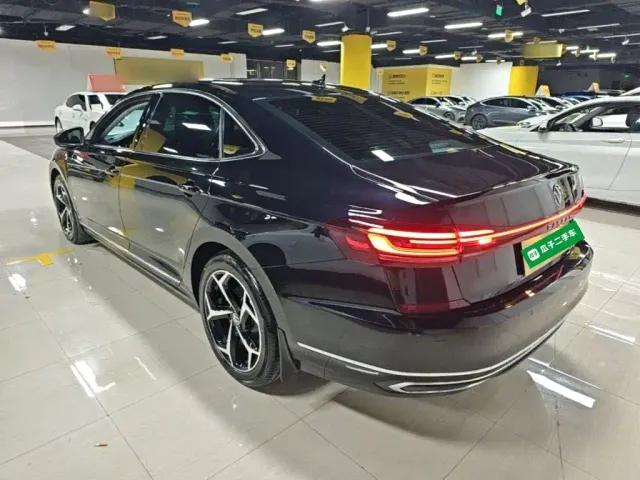 Volkswagen Passat — Фото автомобиля 4