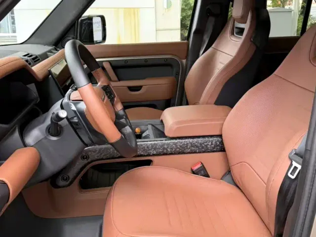 Land Rover Defender — Фото автомобиля 12