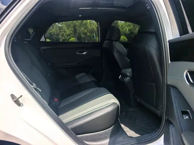 BYD Qin L — Фото автомобиля 10