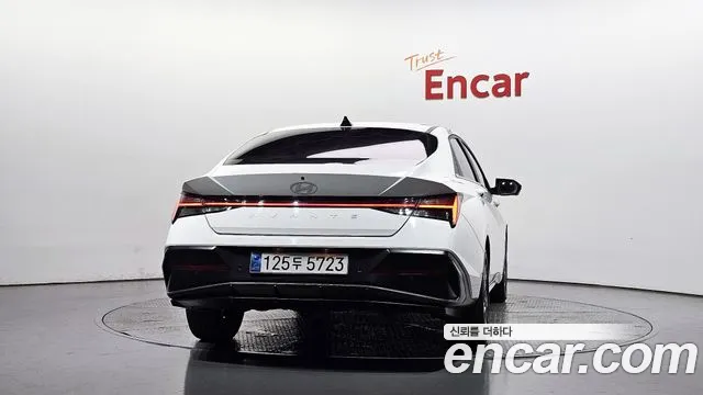 Hyundai Avante CN7 — Фото автомобиля 4